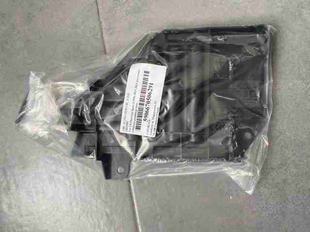 LR066965 Land Rover Wsponik (adapter) mocowania reflektora przedniego lewego