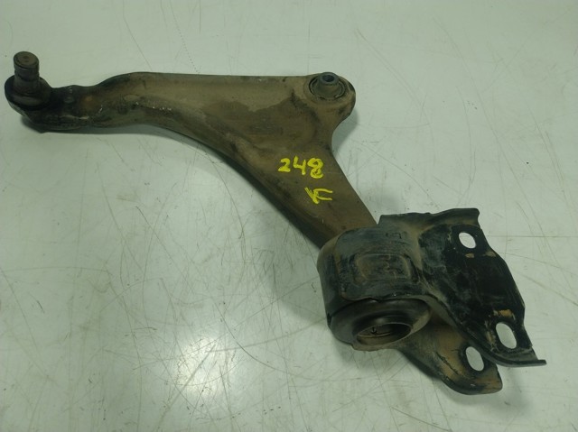 Wahacz zawieszenia przedniego dolny lewy LR024473 Land Rover
