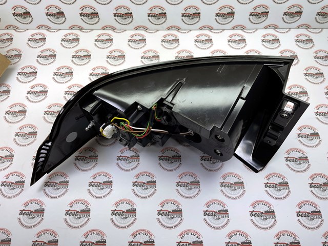 Lampa zespolona tylna lewa LR037711 Land Rover