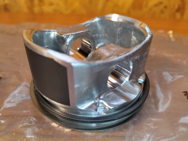 Tłok, komplet na 1 cylinder, 2. naprawa (+0,50) 0100501 Mahle Original