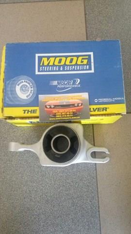 K201335 Moog Wahacz zawieszenia przedniego dolny prawy