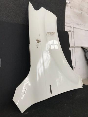 Błotnik przedni prawy do Audi Q7  4LB