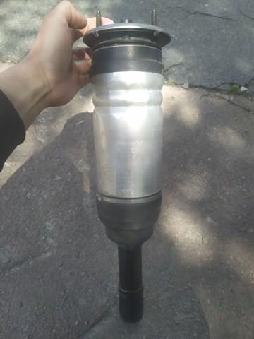 Amortyzator przedni lewy LR090609 Land Rover
