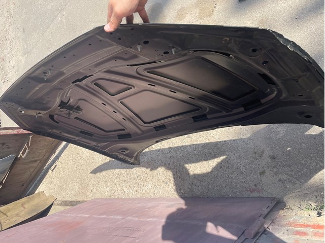 Do koszyka 8V5823029A VAG Maska silnika