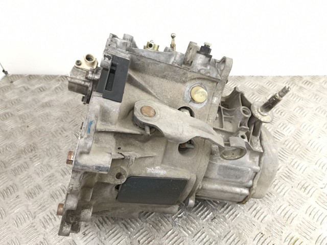 Do koszyka Mechaniczna skrzynia biegów w komplecie Peugeot 205 I 741A, C
