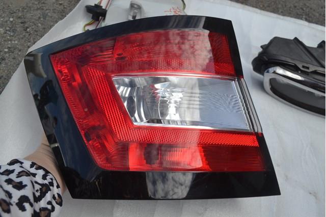 6V9945095 VAG Lampa zespolona tylna lewa