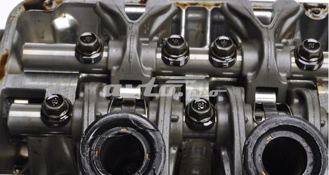 Głowica cylindrów Mitsubishi Carisma 