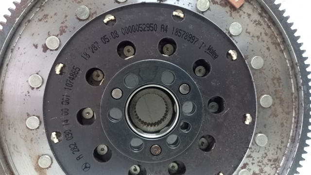 Koło zamachowe silnika Mercedes A2820301400