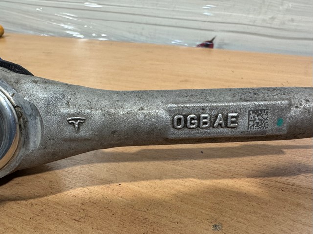  Tesla Motors 104484100E