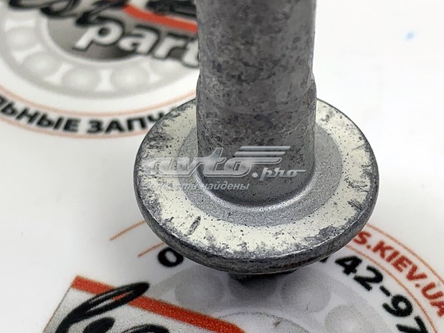 Śruba głowicy cylindrów A1560160769 Mercedes