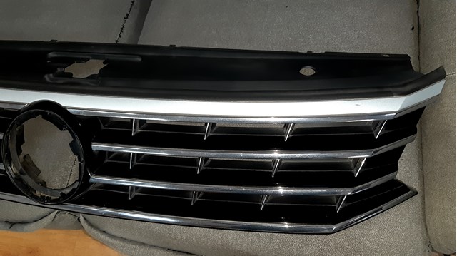 Do koszyka 561853651G VAG Atrapa chłodnicy