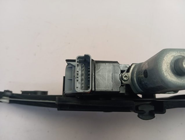 Mechanizm podnoszenia szyby drzwi przednich prawych 9828130680 Opel