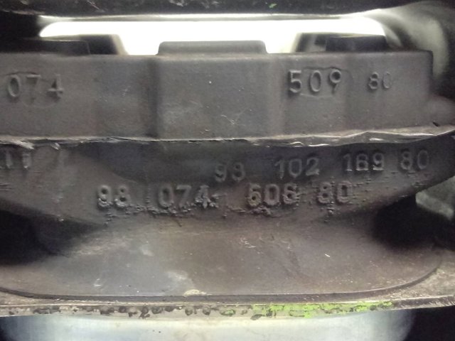 Do koszyka 9810216980 Peugeot/Citroen Wspornik lewej poduszki (podpory) silnika