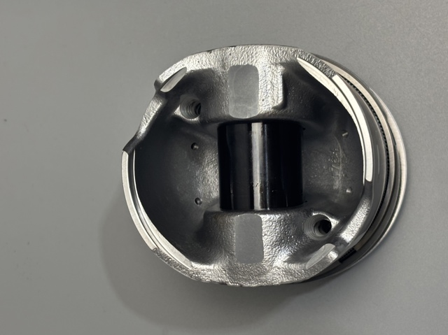 028PI00135000 Mahle Original Tłok, komplet do jednego cylindru, STD