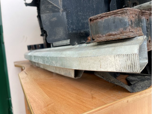 Wzmocnienie zderzaka przedniego 4L0807113 VAG