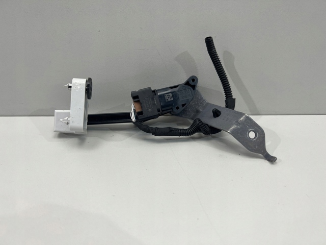 Czujnik położenia pojazdu przedni 6895466 BMW