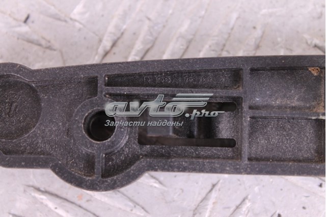 Wspornik zderzaka przedniego prawy LR034210 Land Rover