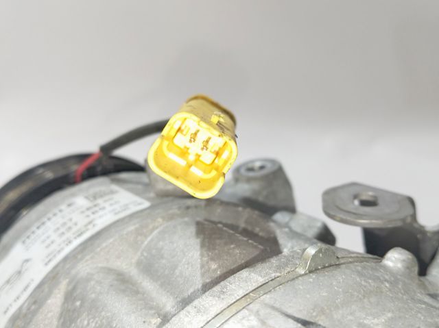 Sprężarka klimatyzacji 9833718880 Peugeot/Citroen