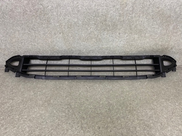 Kratka zderzaka przedniego środkowa 622546RR0A Nissan/Infiniti
