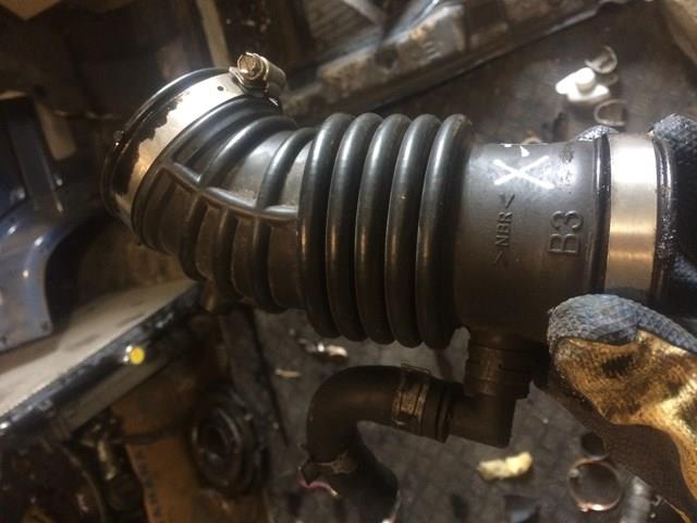 Króciec powietrza, przepływomierz do Nissan X-Trail  T30