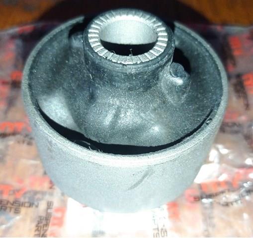 4806808040 Toyota Wahacz zawieszenia przedniego dolny prawy