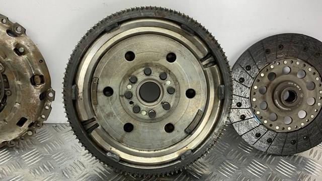 Do koszyka RF3016610A Mazda Koło zamachowe silnika