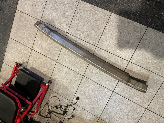 Do koszyka 4L0807113 VAG Wzmocnienie zderzaka przedniego