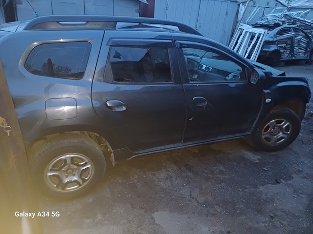 Drzwi przednie prawe Dacia Duster 