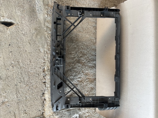 Osłona chłodnicy kompletna (panel mocowania reflektorów) 5JA805588T VAG