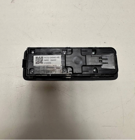 Do koszyka LR109008 Land Rover Panel przyciskowy sterowania podnośnikiem szyby przedni lewy