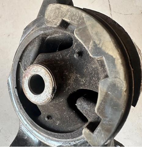 Do koszyka GJ5A39070 Mazda Poduszka (podpora) silnika lewa