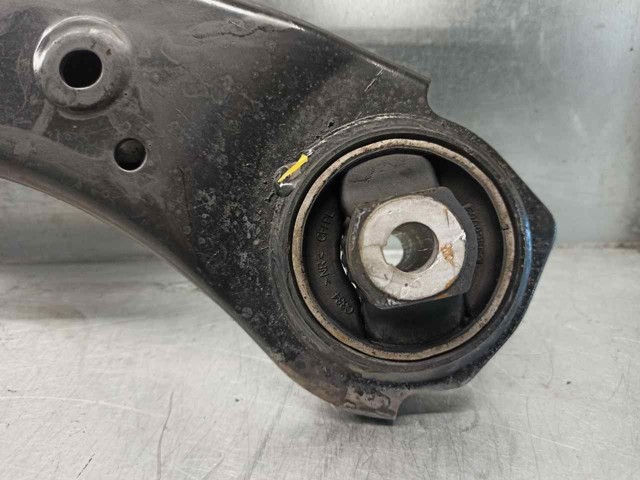 Wahacz zawieszenia przedniego dolny prawy 52082897 Fiat/Alfa/Lancia