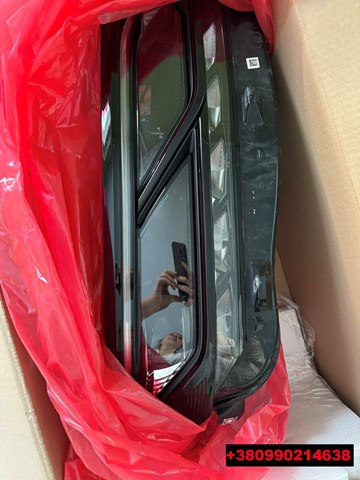 761941082A VAG Reflektor prawy