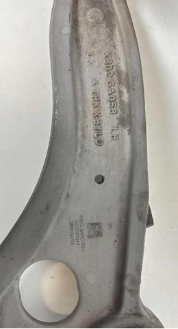 Wahacz zawieszenia przedniego dolny lewy LR146038 Land Rover