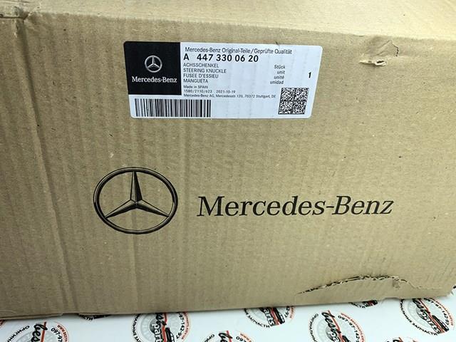 Czop (zwrotnica) przedni lewy A4473300620 Mercedes