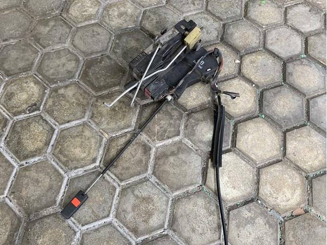 Zamek drzwi przednich lewych do Opel Vectra C 