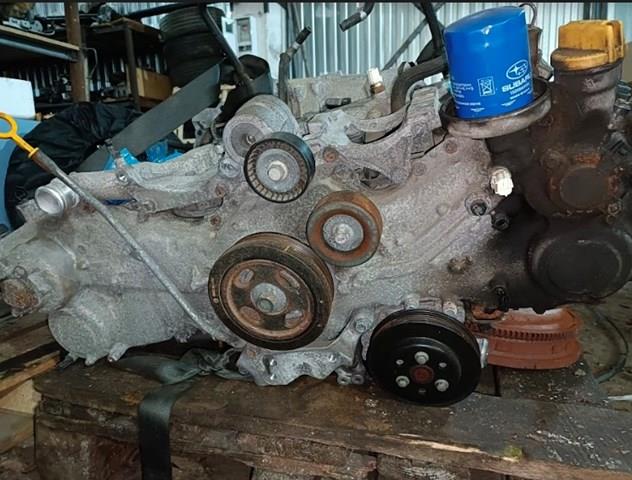Silnik w komplecie Subaru 10103AC630