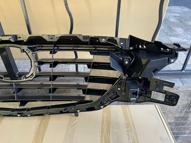 Atrapa chłodnicy Mazda TK4950710J cena, od 357,57 USD