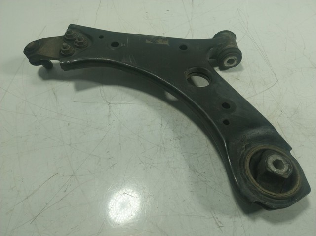 Do koszyka 52082897 Fiat/Alfa/Lancia Wahacz zawieszenia przedniego dolny prawy