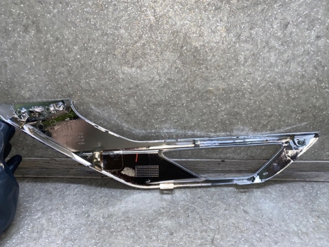 Do koszyka 6407A274 Mitsubishi Listwa ochronna zderzaka przedniego prawa
