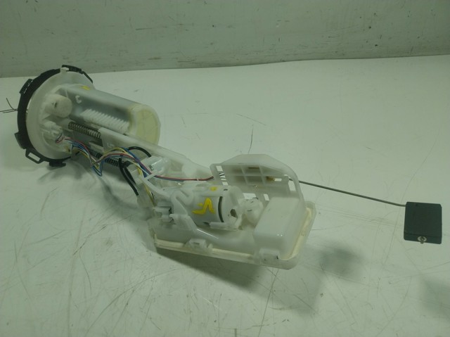 Moduł pompy paliwowej z czujnikiem poziomu paliwa Toyota Yaris CROSS