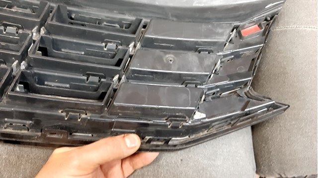 Atrapa chłodnicy 561853651G VAG