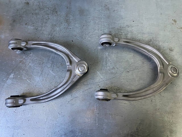 Do koszyka 50539880 Fiat/Alfa/Lancia Wahacz zawieszenia przedniego prawy górny