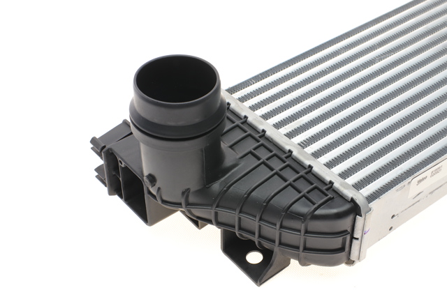 Chłodnica intercoolera VALEO 818561 cena, od 111,66 USD