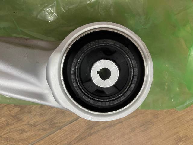 LR152744 Land Rover Wahacz zawieszenia przedniego dolny prawy