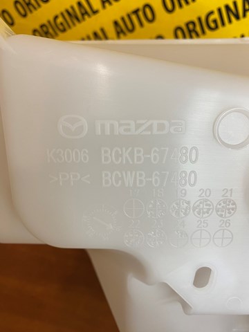 Do koszyka Zbiorniczek spryskiwacza szyb Mazda CX-30  DM