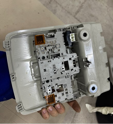 Do koszyka KD4569971 Mazda Lampka oświetlenia kabiny