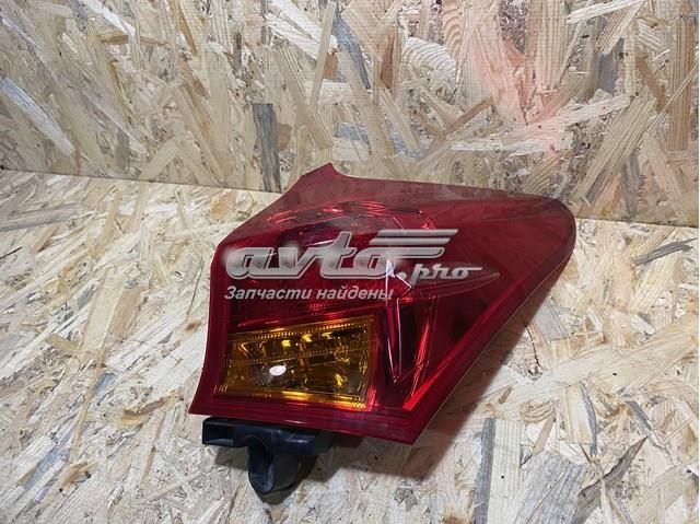 Lampa zespolona tylna prawa wewnętrzna Toyota 8155602730 cena, od 129,40 USD