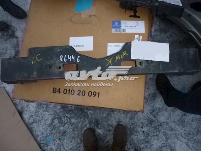 Ramka do mocowania przedniej tablicy rejestracyjnej 5211460140 Toyota