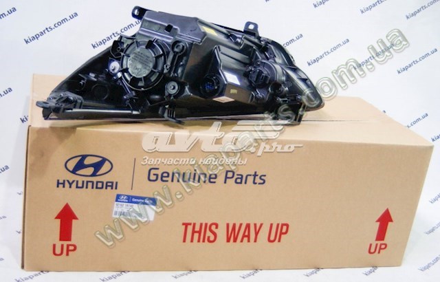 Reflektor prawy 921021R740 Hyundai/Kia